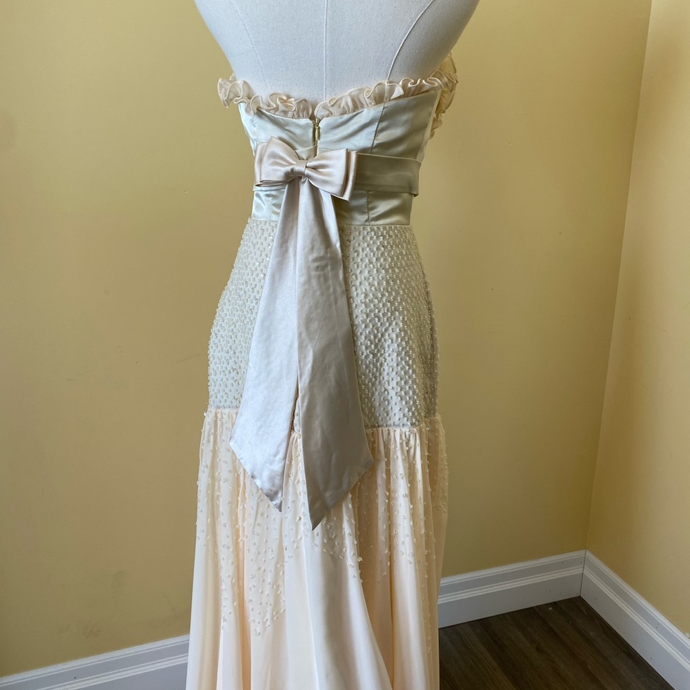 Strapless Ruffle Corset Top Wedding Dress - XS - Picture 8 of 15